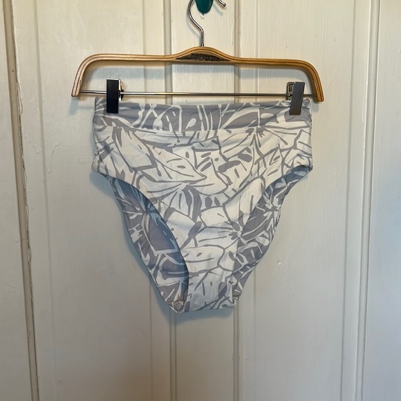 Madewell High-Cut Reversible Bikini Bottom - Picture 4 of 12